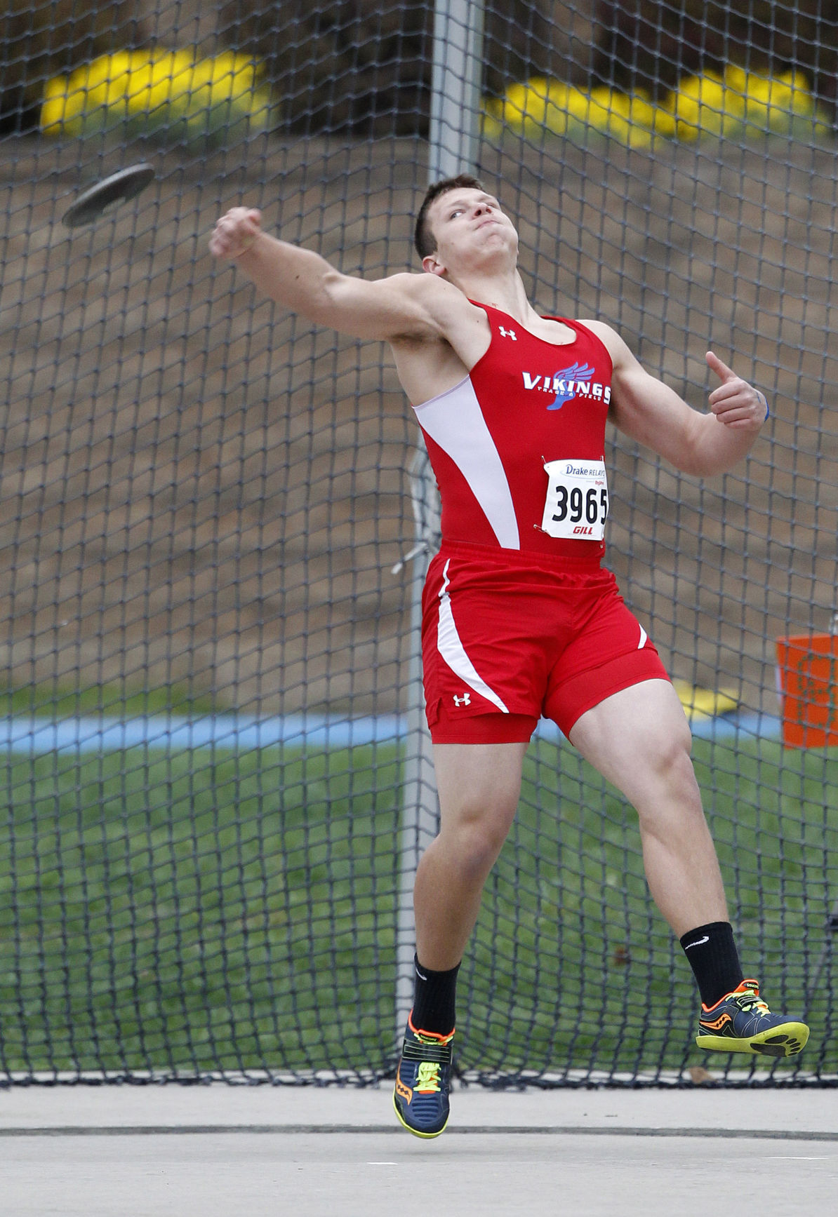 042415mp-Drake-relays-boys-discus-1